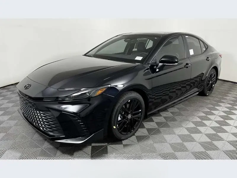 Toyota Camry 2025 — фото 1 из 5