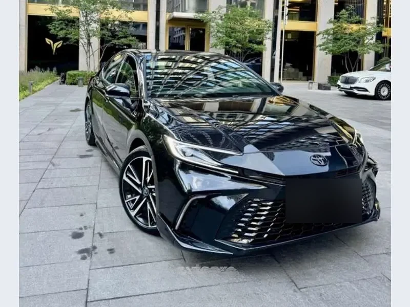 Toyota Camry 2025 — фото 1 из 5