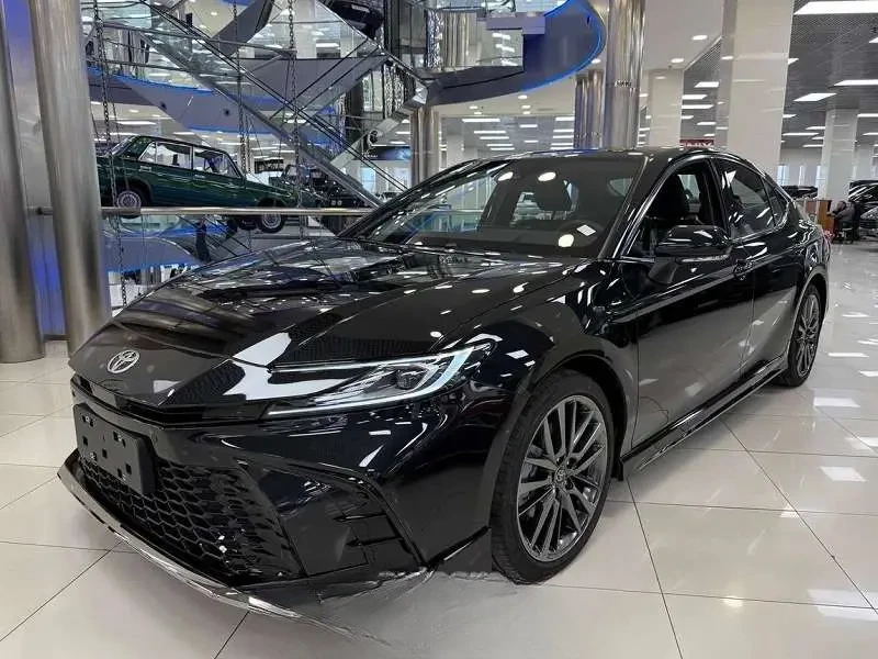 Toyota Camry 2025 — фото 1 из 5