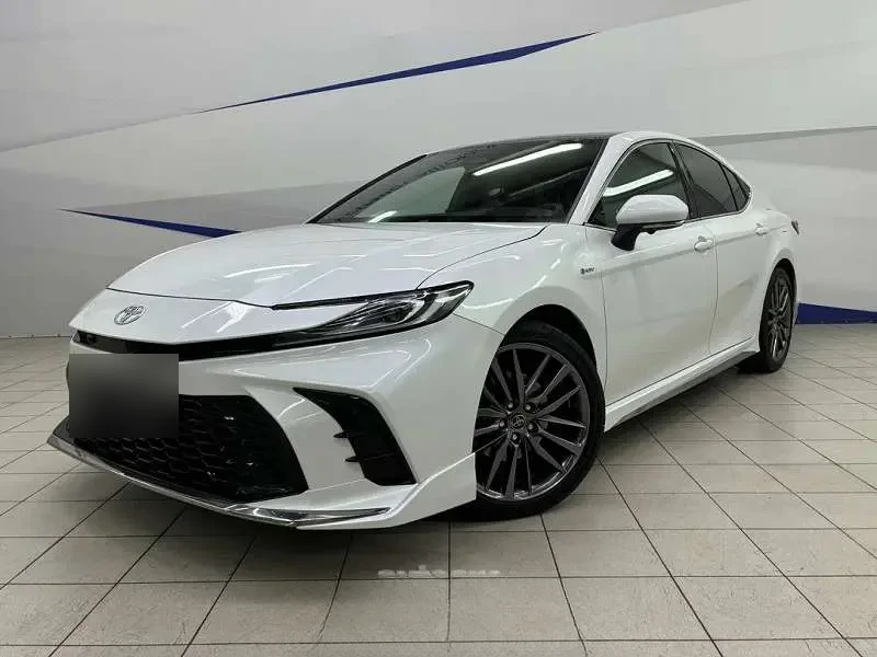 Toyota Camry 2025 — фото 1 из 5