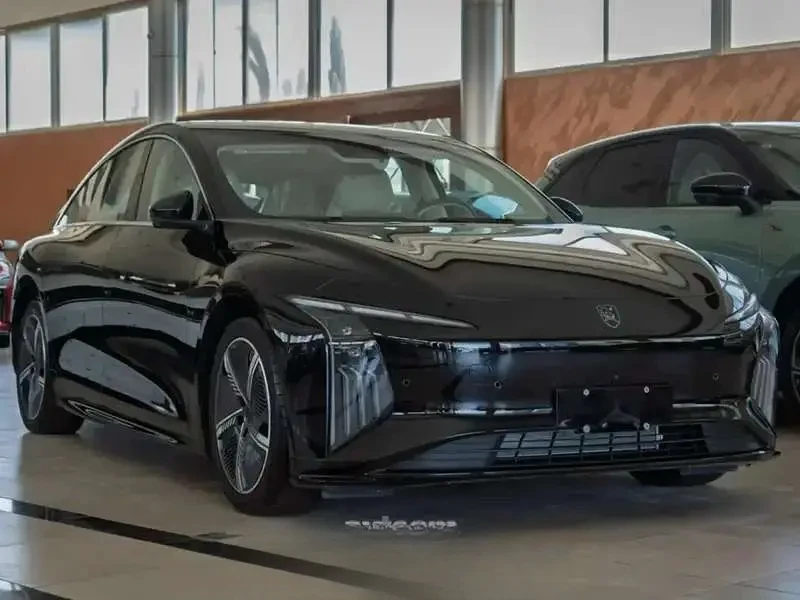 Dongfeng S7 Forthing 2025 — фото 1 из 5