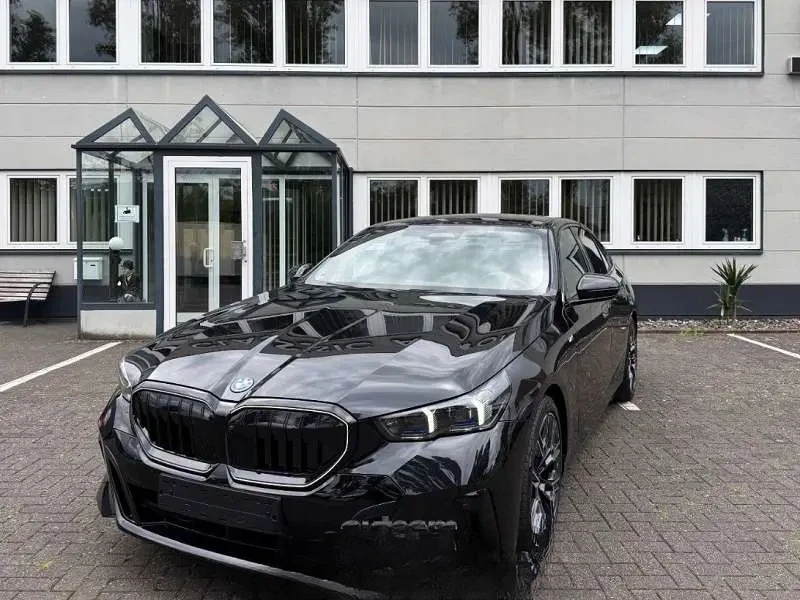 BMW 530 2025 — фото 1 из 5