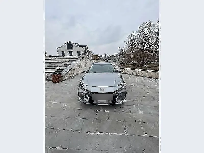 Toyota Camry Hybrid 2025 — фото 1 из 5