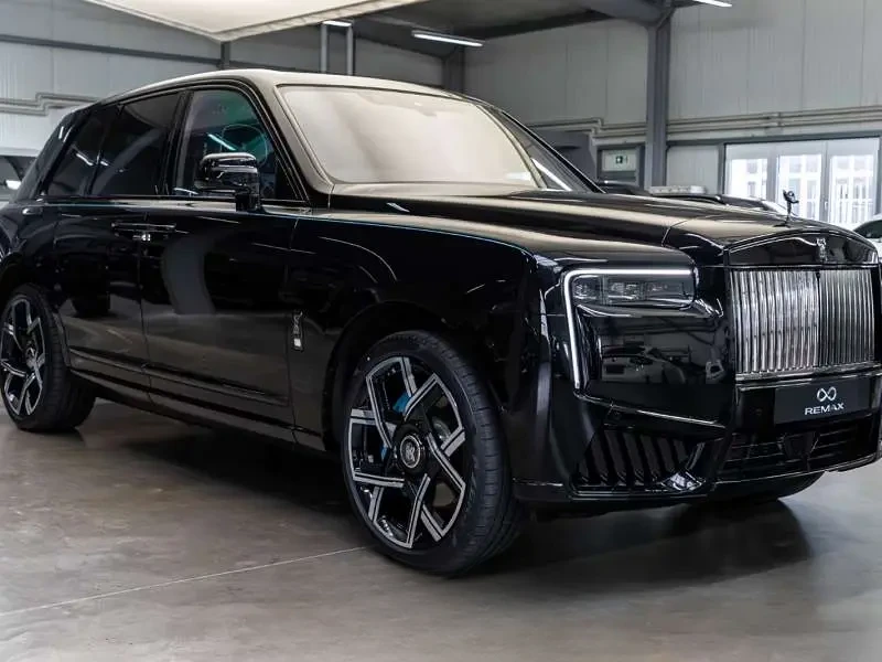 Rolls-Royce Cullinan Black Badge 2026 — фото 1 из 5