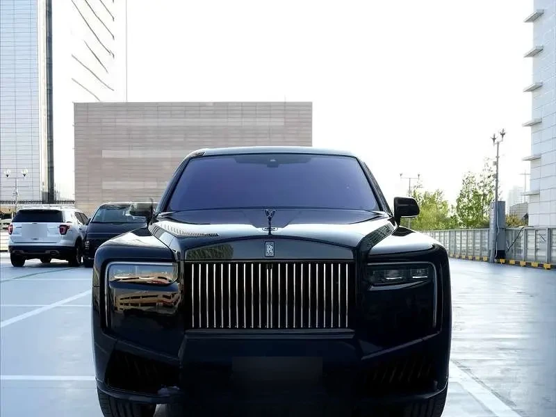 Rolls-Royce Cullinan Black Badge 2026 — фото 1 из 5