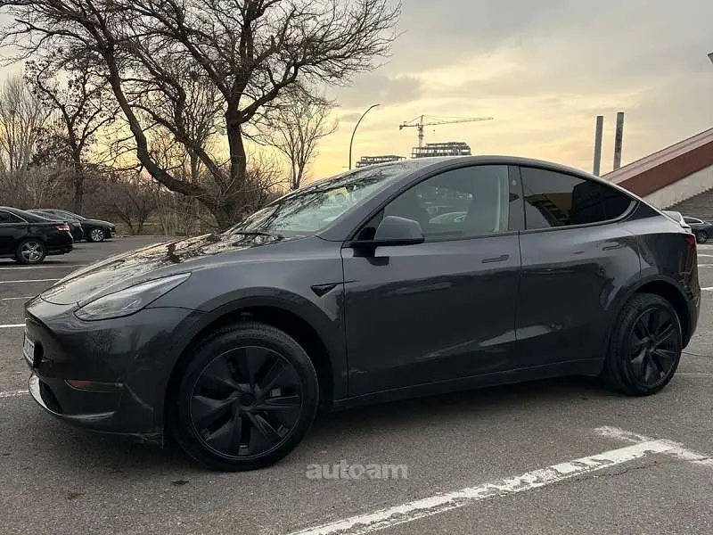 Tesla Model Y 2025 — фото 1 из 5