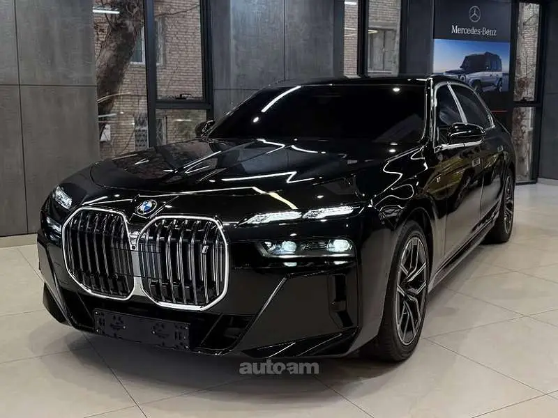 BMW i7 2025 — фото 1 из 5