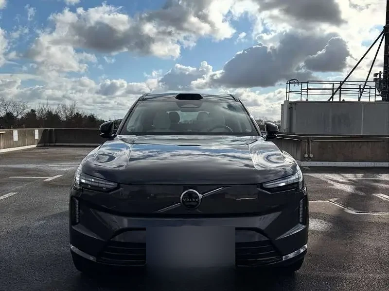 Volvo EX90 2025 — фото 1 из 5
