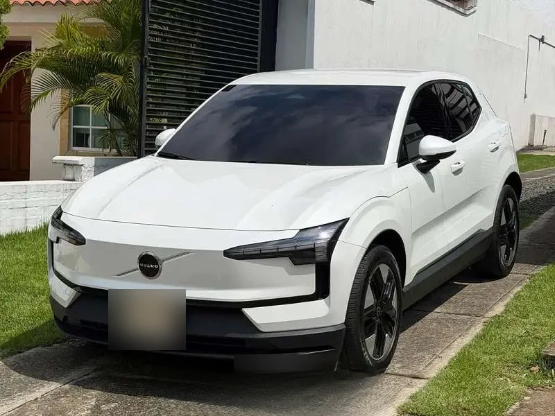 Volvo EX30 2025 — фото 1 из 5