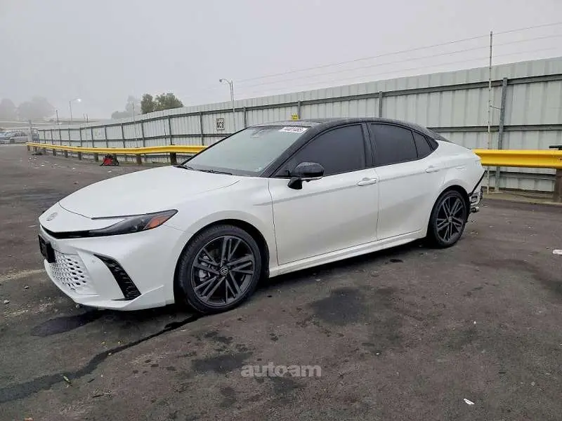 Toyota Camry 2025 — фото 1 из 5