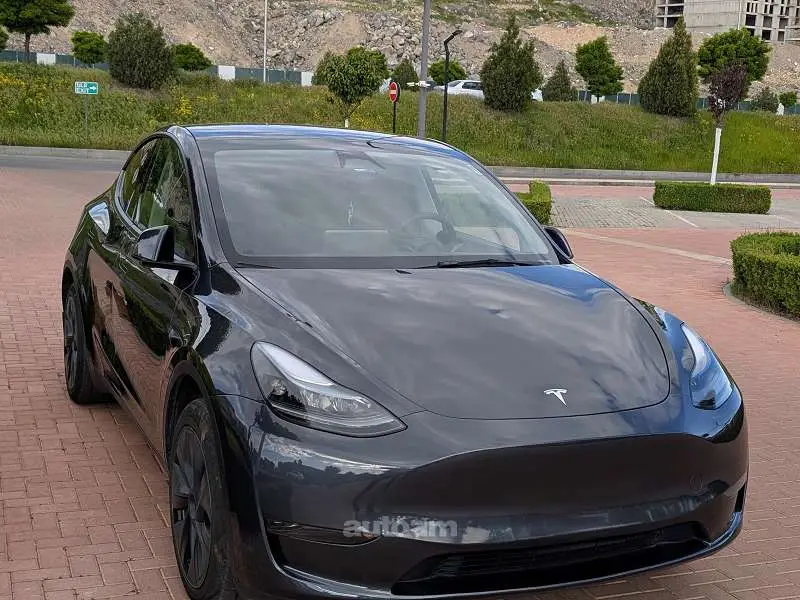 Tesla Model Y 2025 — фото 1 из 5