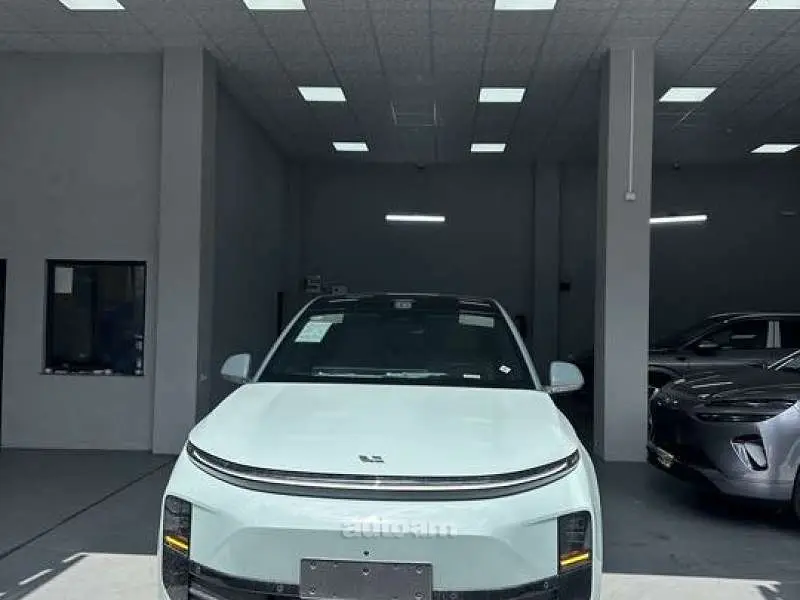 Li Auto Li L6 pro 2025 — фото 1 из 4