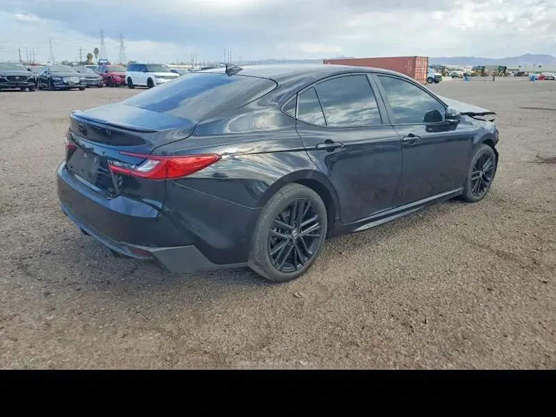 Toyota Camry 2025 — фото 1 из 5