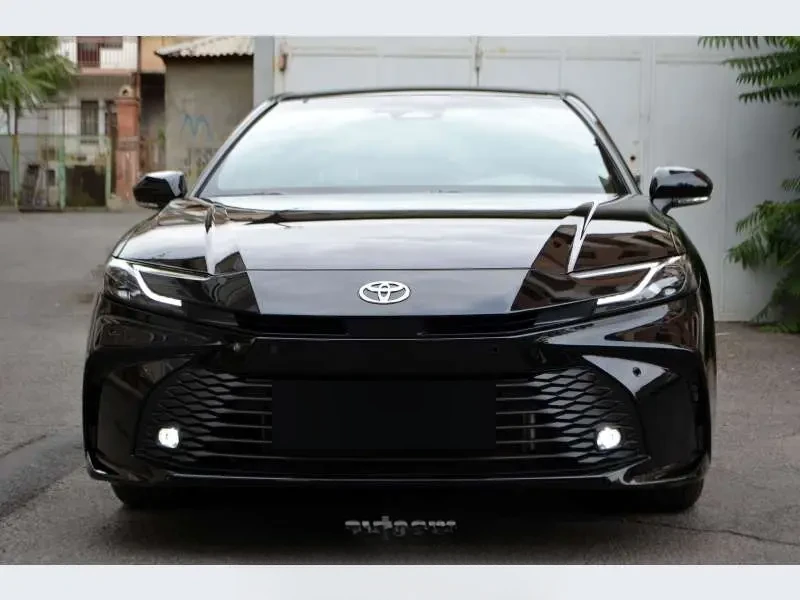Toyota Camry 2025 — фото 1 из 5