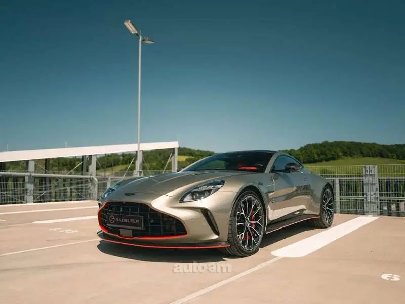 Aston Martin V8 Vantage 2025 — фото 1 из 5
