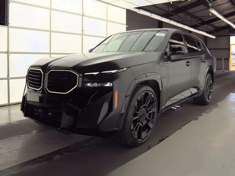 BMW XM 2025 — фото 1 из 5