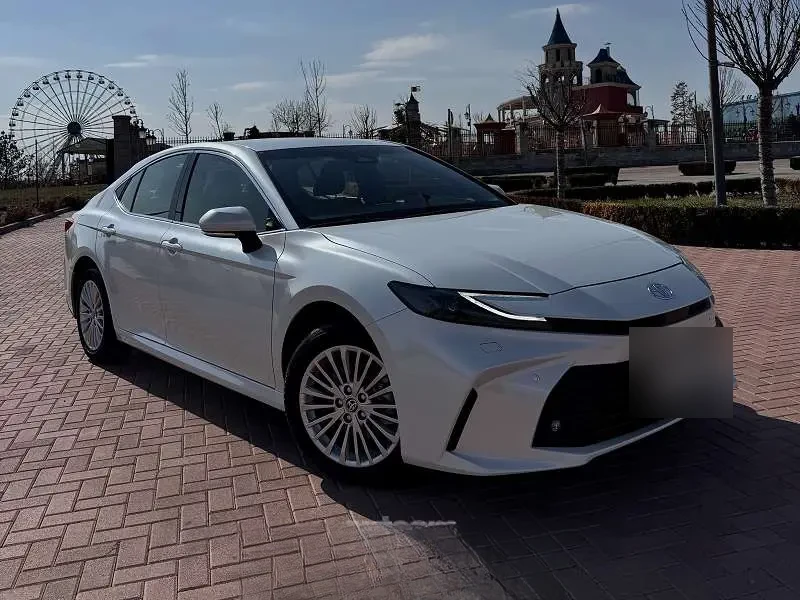 Toyota Camry 2025 — фото 1 из 5