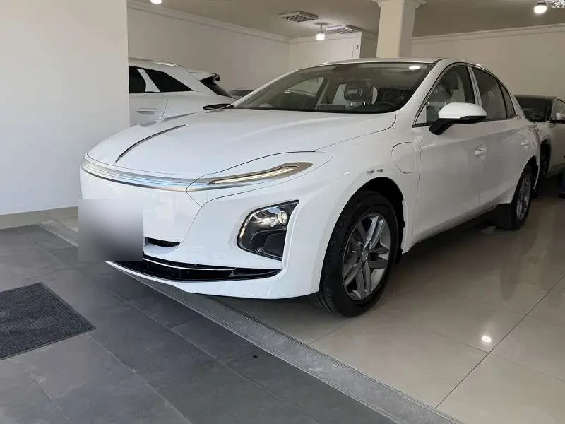 Hongqi E-QM5 500km 2025 — фото 1 из 5