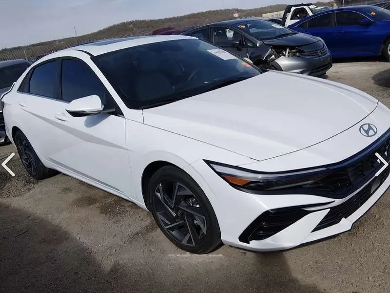 Hyundai Elantra 2025 — фото 1 из 5
