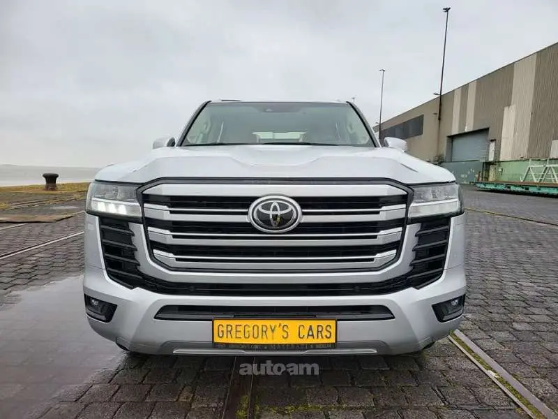 Toyota Land Cruiser 300 2026 — фото 1 из 5