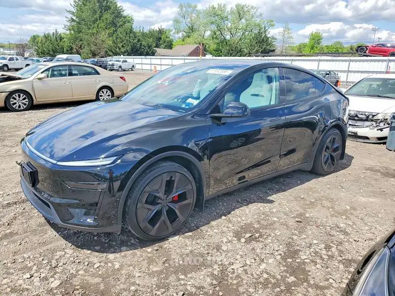 Tesla Model Y 2026 — фото 1 из 5