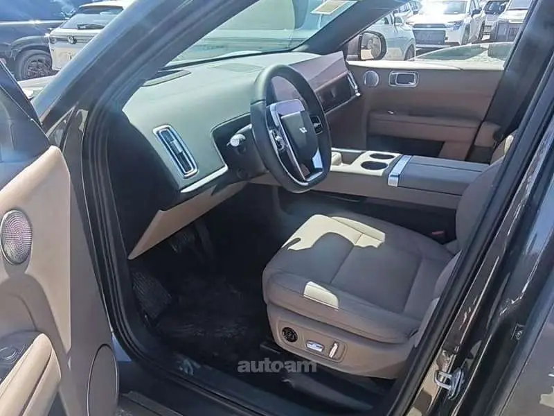 Li Auto Li L6 2025 — фото 1 из 5
