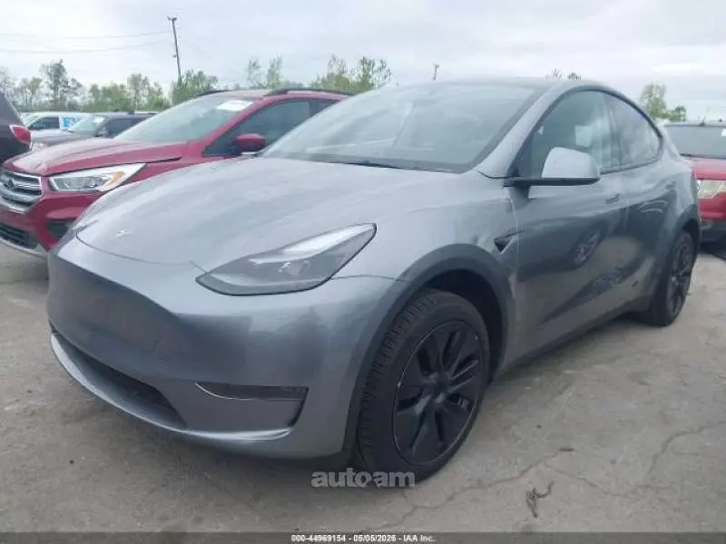 Tesla Model Y 2025 — фото 1 из 5