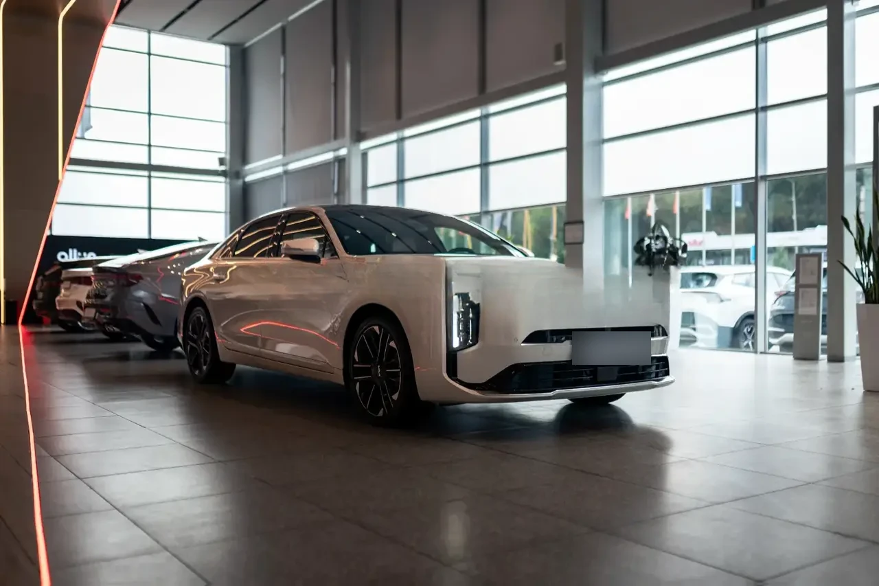 Kia K8 2025 — фото 1 из 5