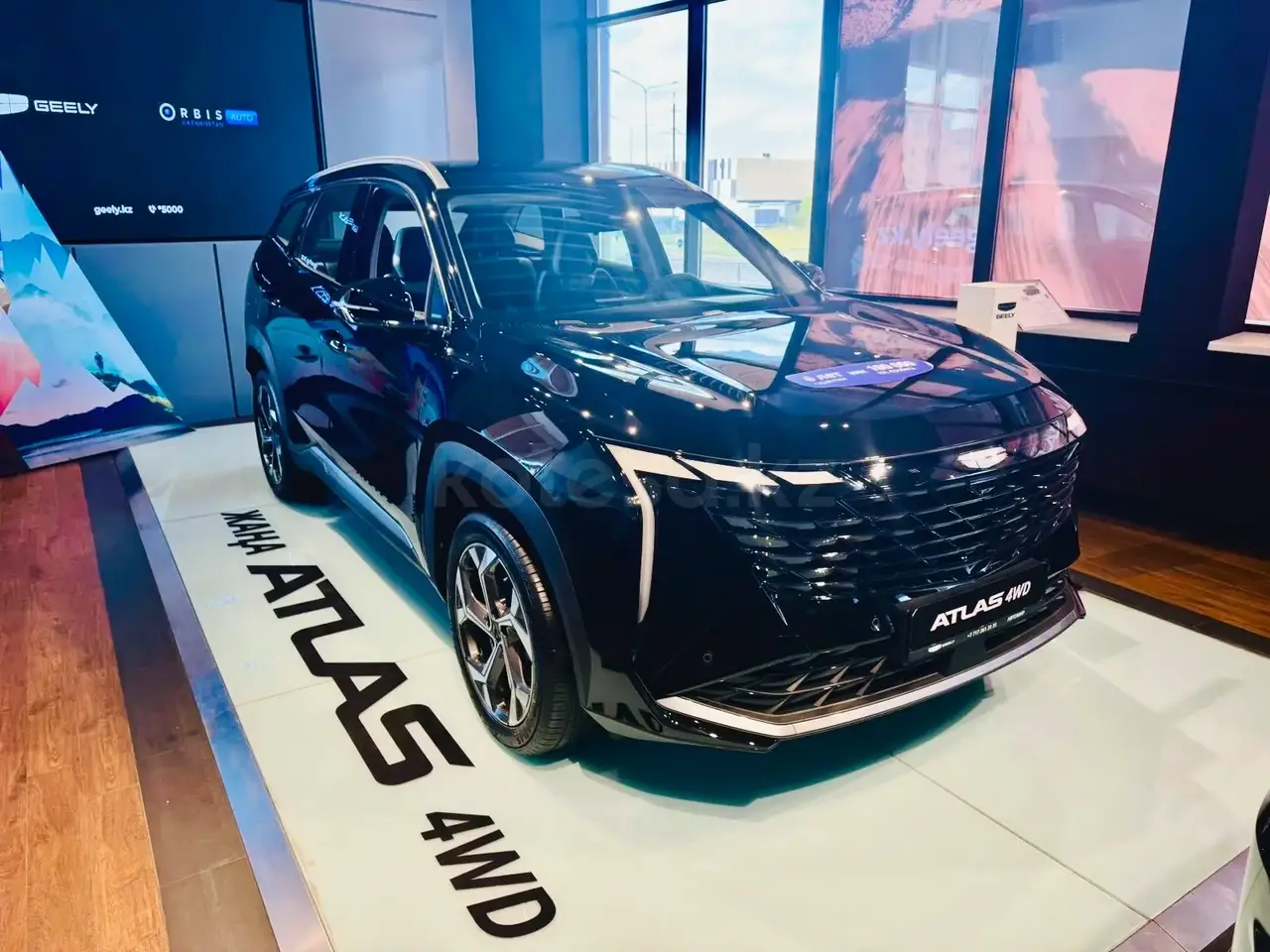 Geely Atlas 2025 — фото 1 из 3