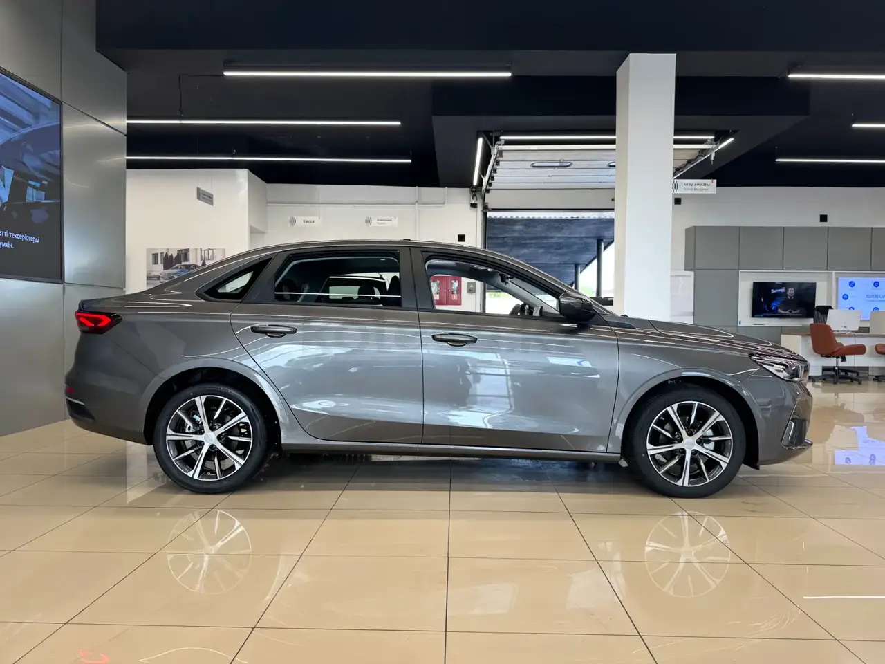 Geely Emgrand 2025 — фото 1 из 5