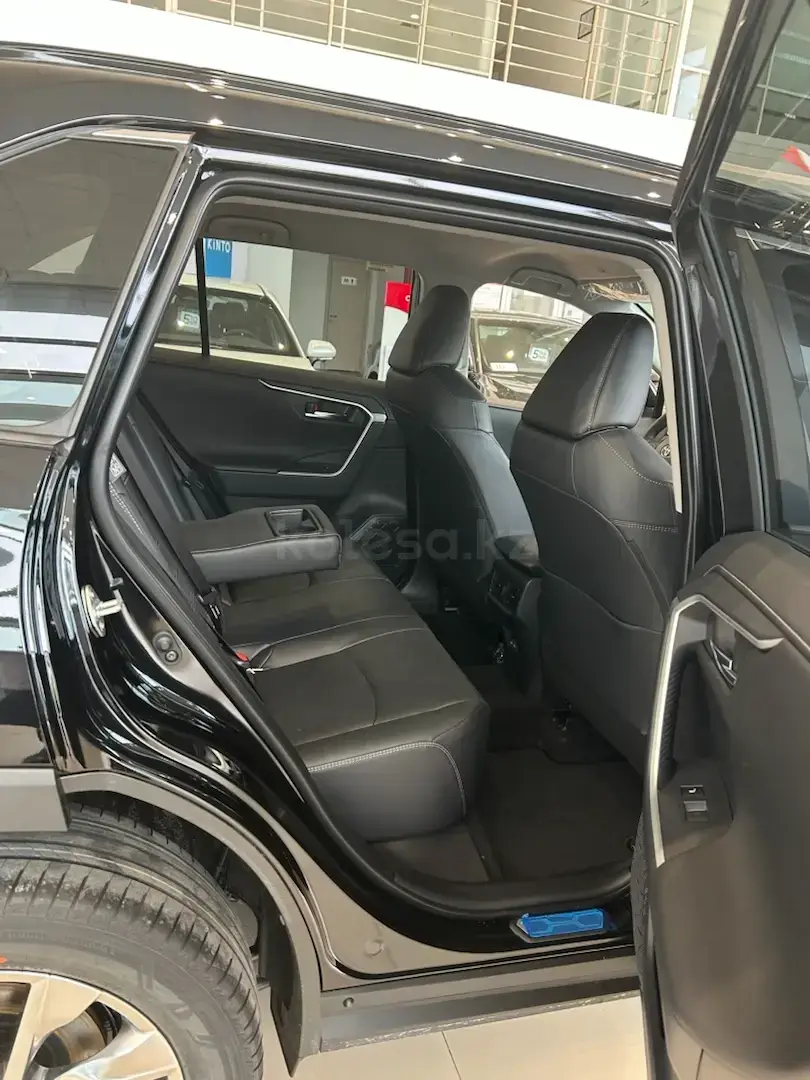 Toyota RAV 4 2025 — фото 1 из 5