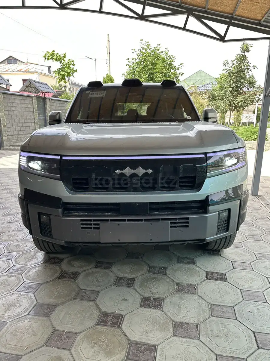 BYD FangChengBao Leopard 8 2025 — фото 1 из 5