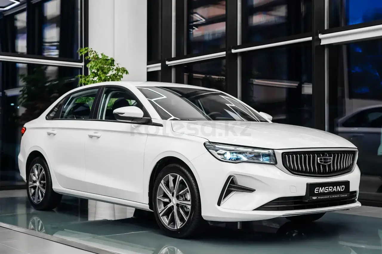 Geely Emgrand 2025 — фото 1 из 5