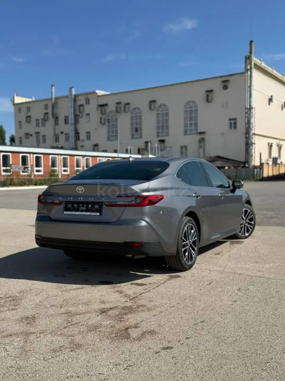 Toyota Camry 2025 — фото 1 из 5