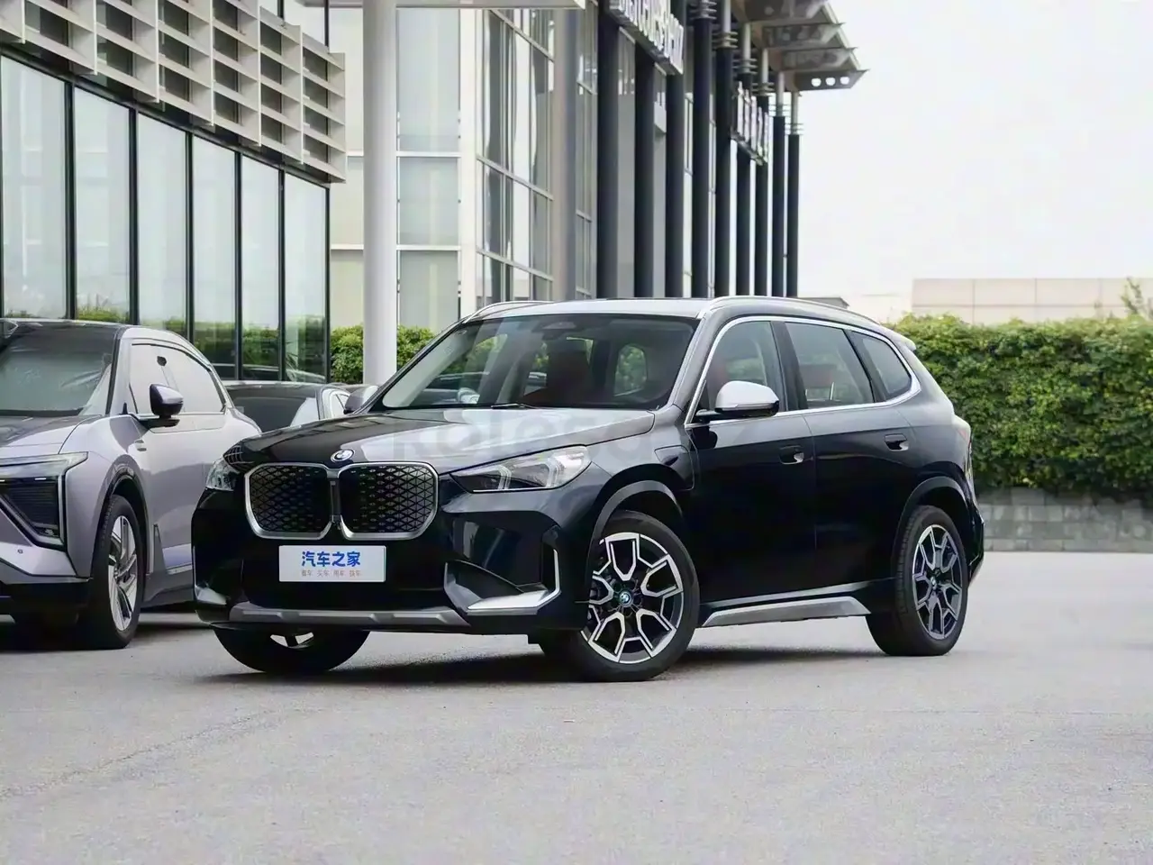 BMW iX1 2025 — фото 1 из 5