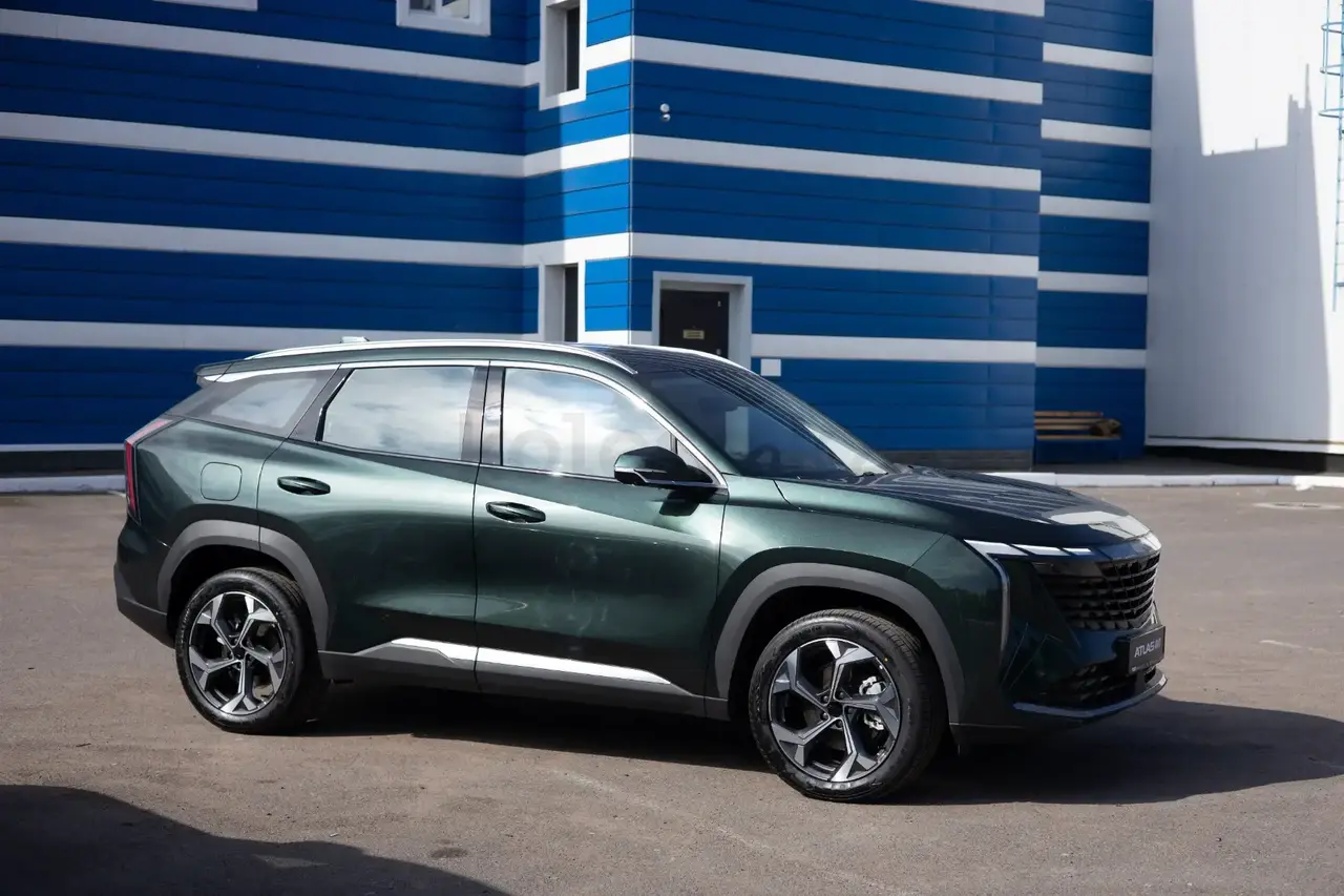 Geely Atlas 2025 — фото 1 из 5