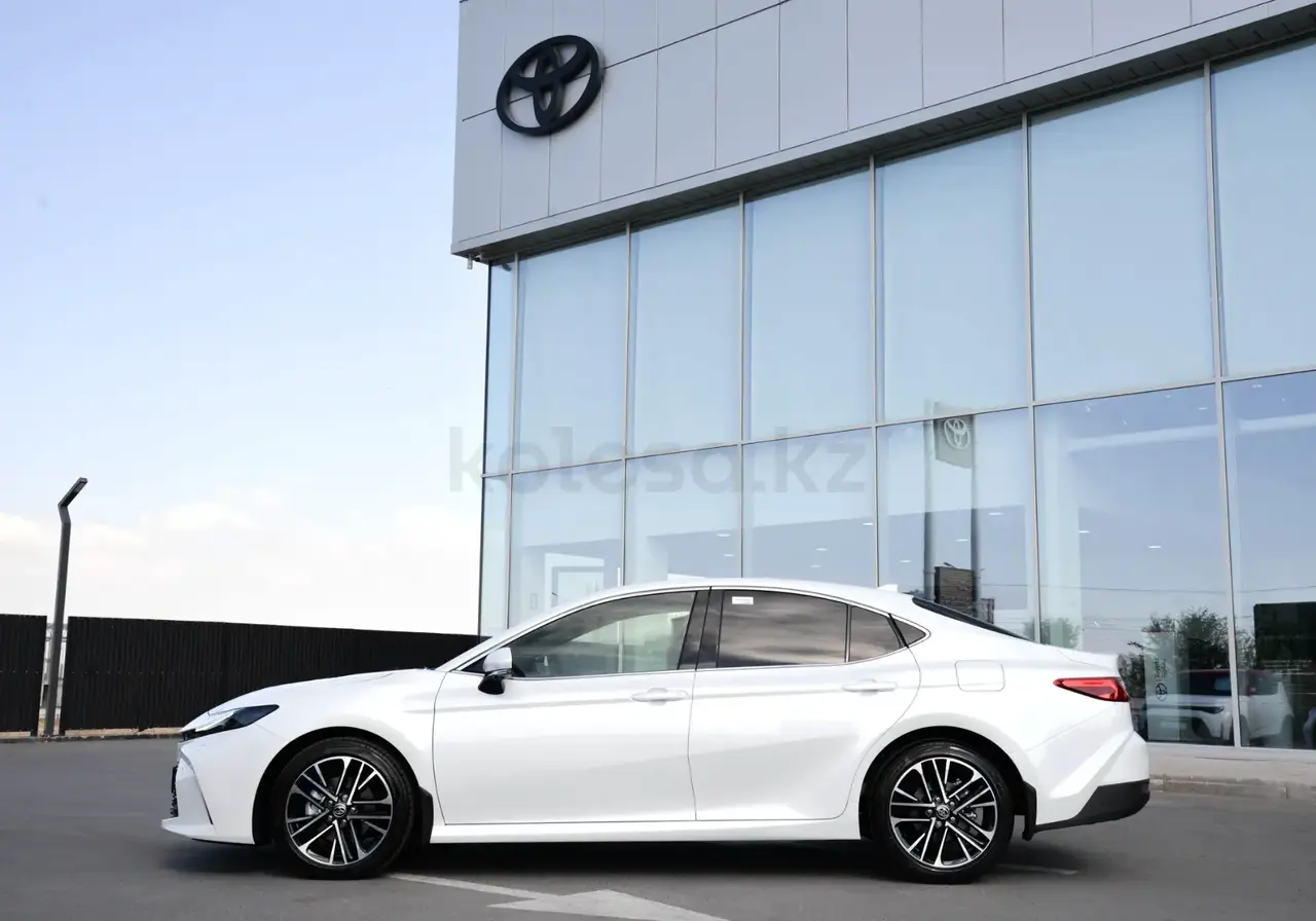 Toyota Camry 2026 — фото 1 из 5