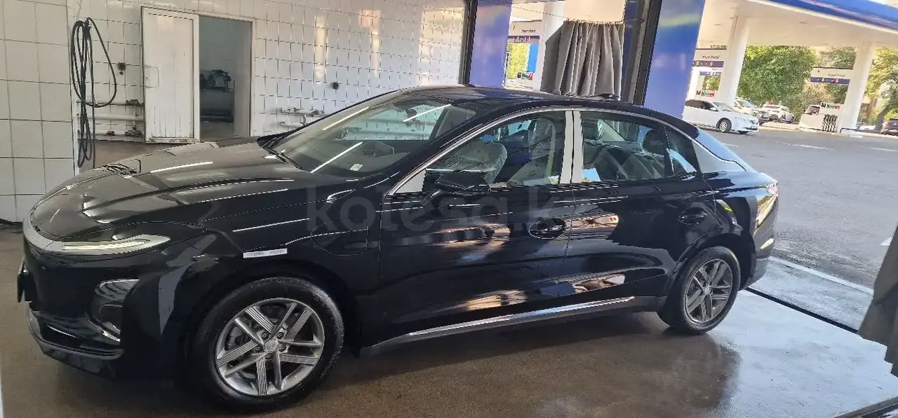 Hongqi E-QM5 2025 — фото 1 из 3