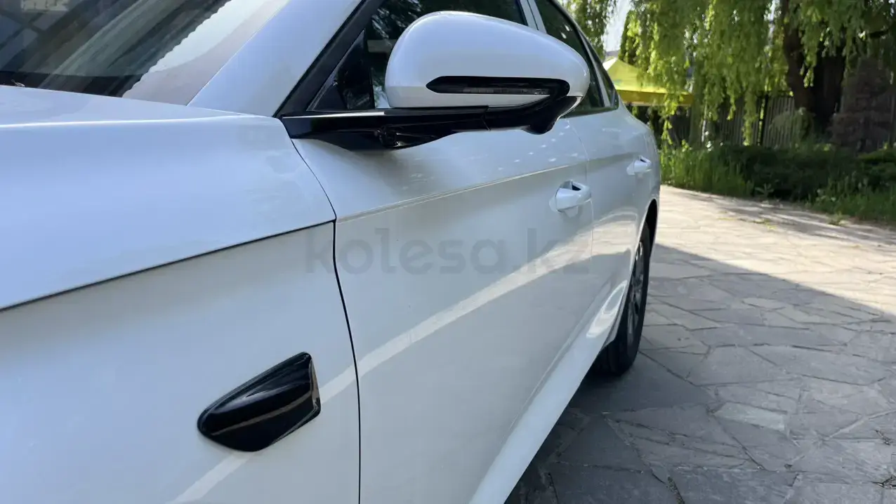 BYD Qin L DM-i 2025 — фото 1 из 5