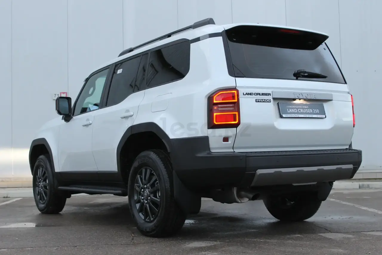 Toyota Land Cruiser Prado 2025 — фото 1 из 5