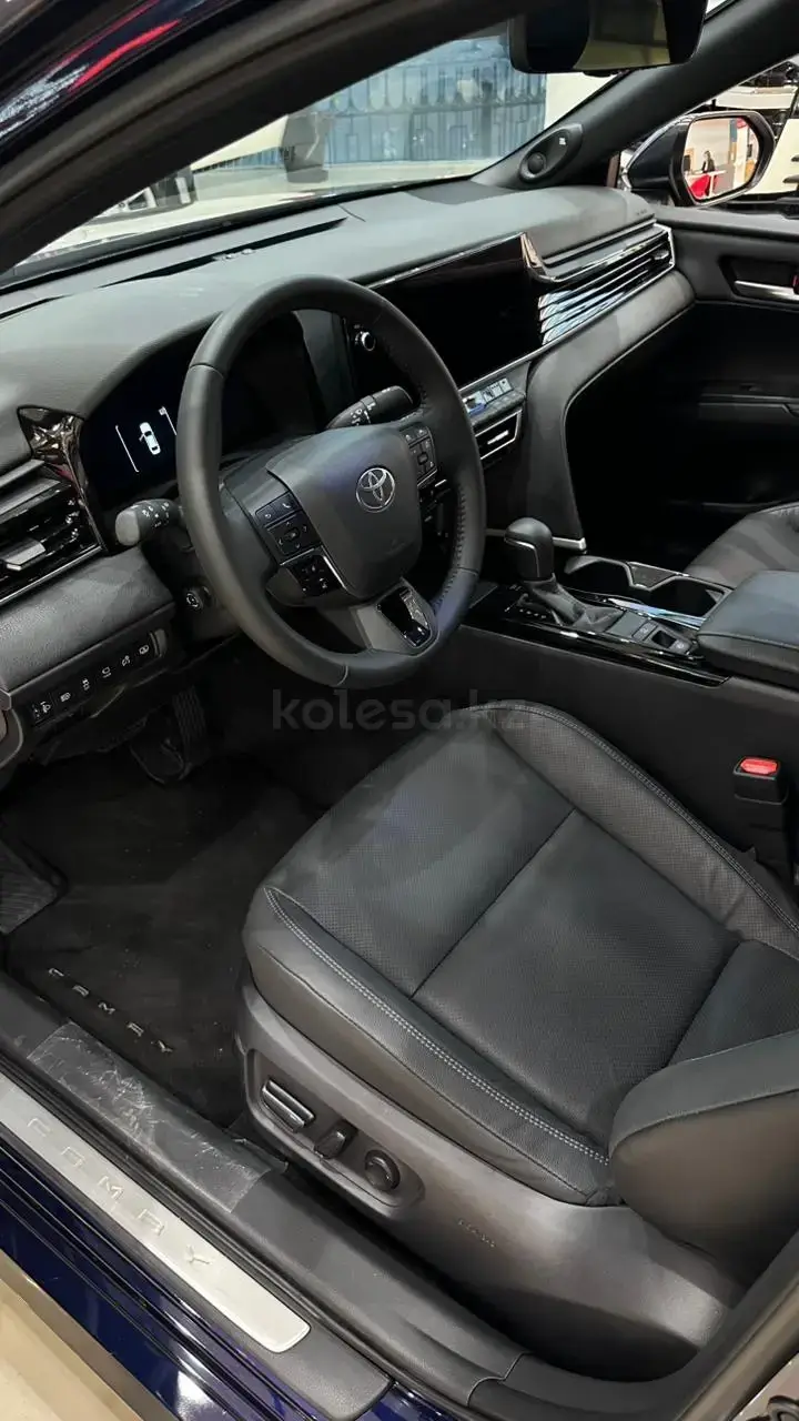 Toyota Camry 2025 — фото 1 из 5