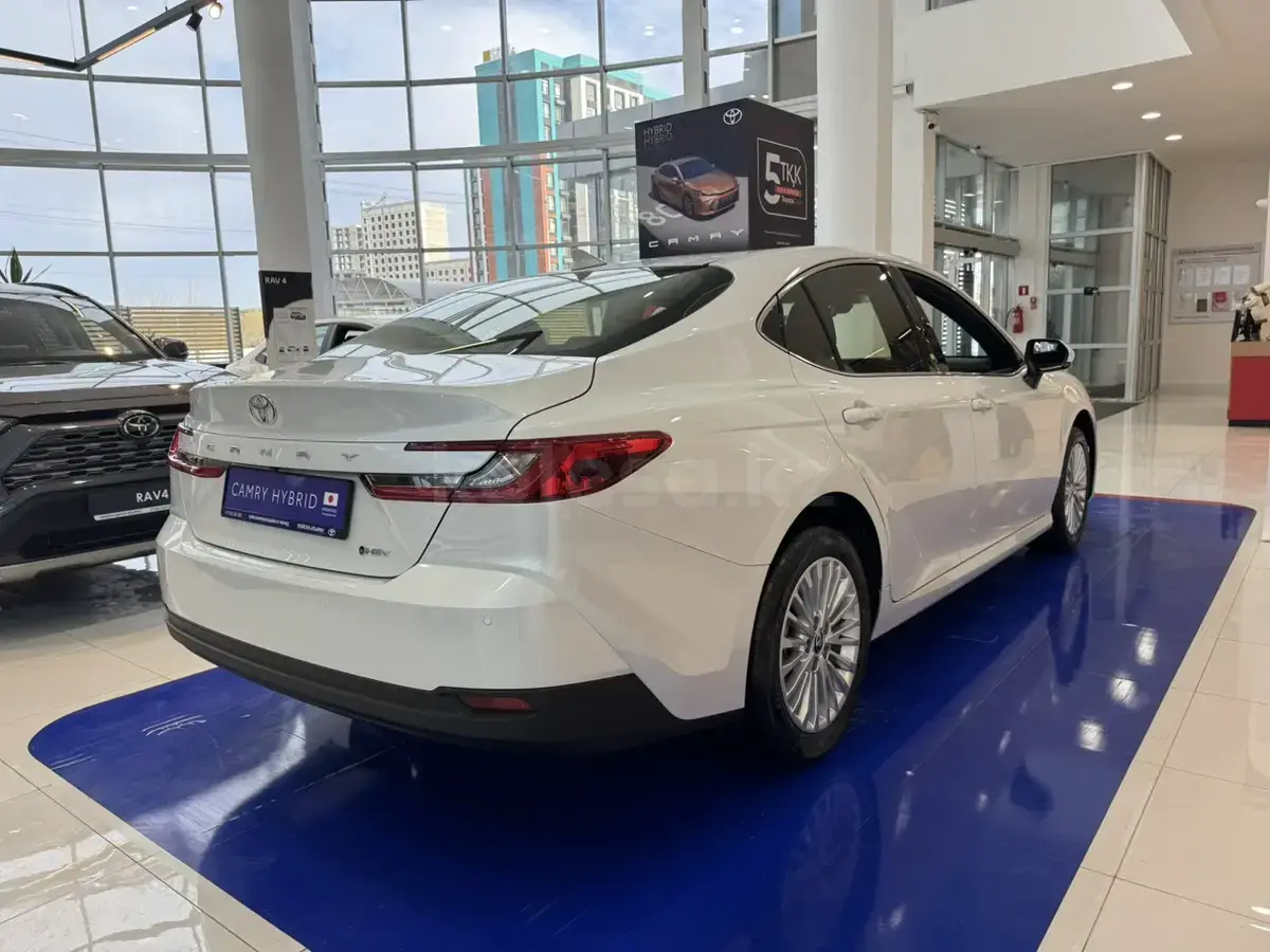Toyota Camry 2025 — фото 1 из 5