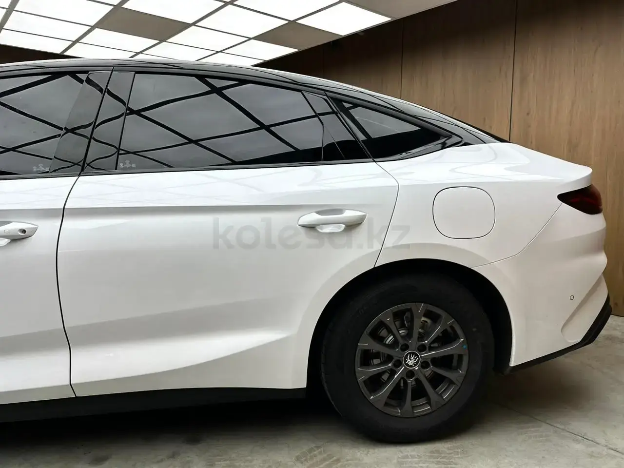 BYD Qin L DM-i 2025 — фото 1 из 5