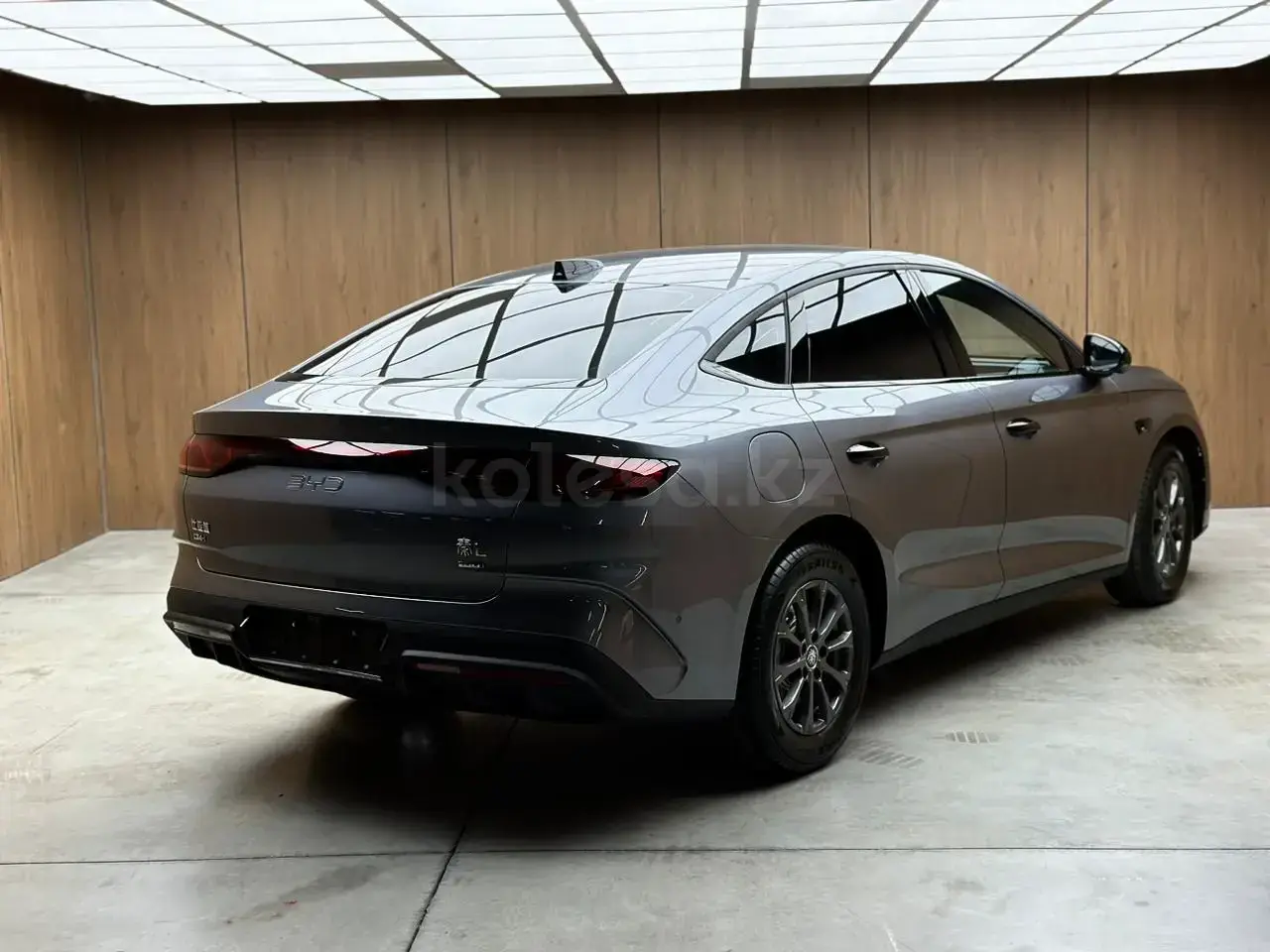 BYD Qin L DM-i 2025 — фото 1 из 5