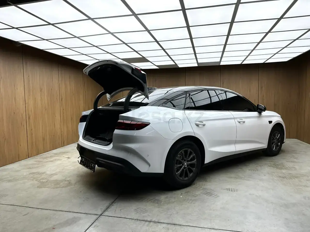BYD Qin L DM-i 2025 — фото 1 из 5