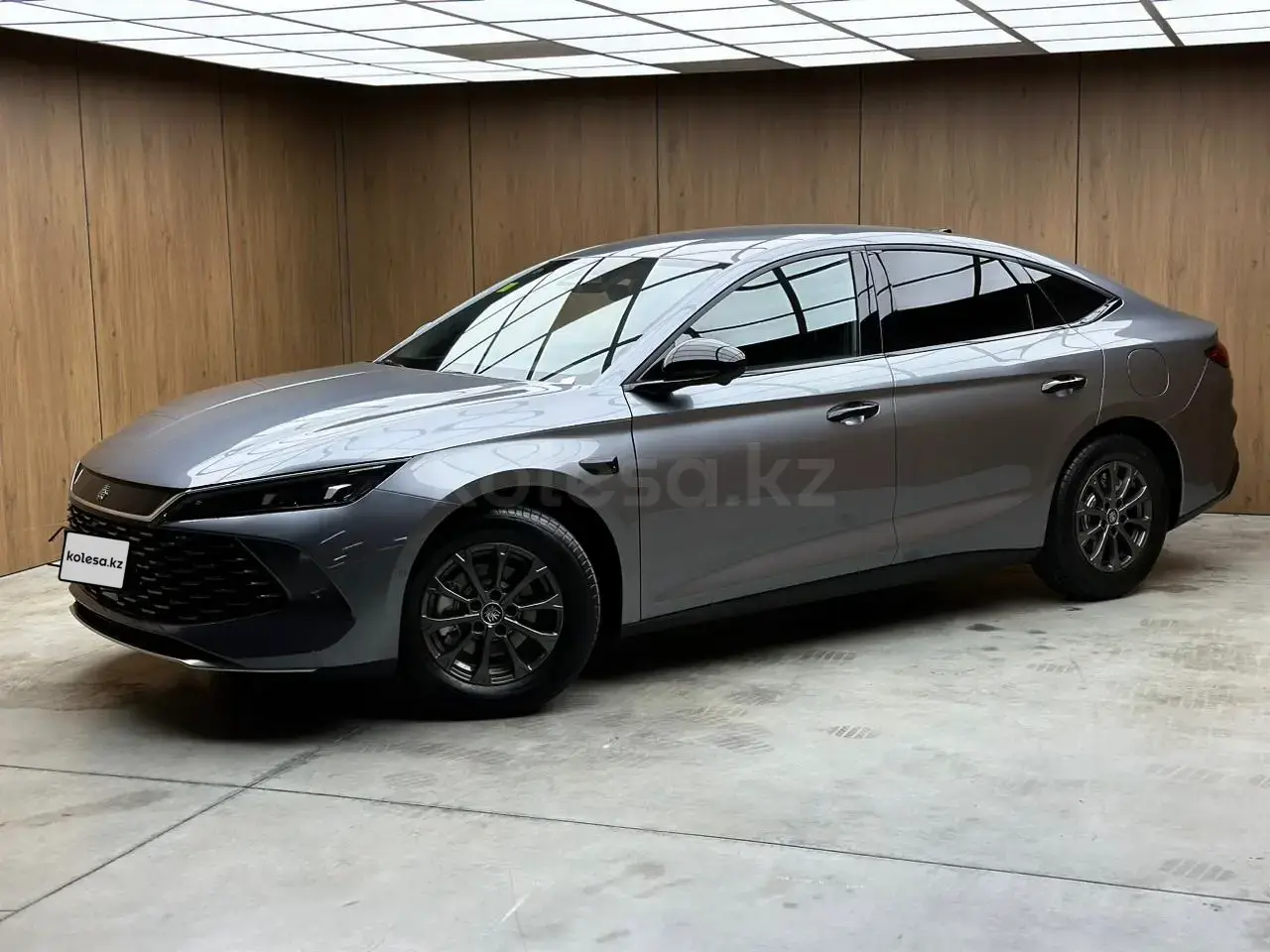BYD Qin L DM-i 2025 — фото 1 из 5