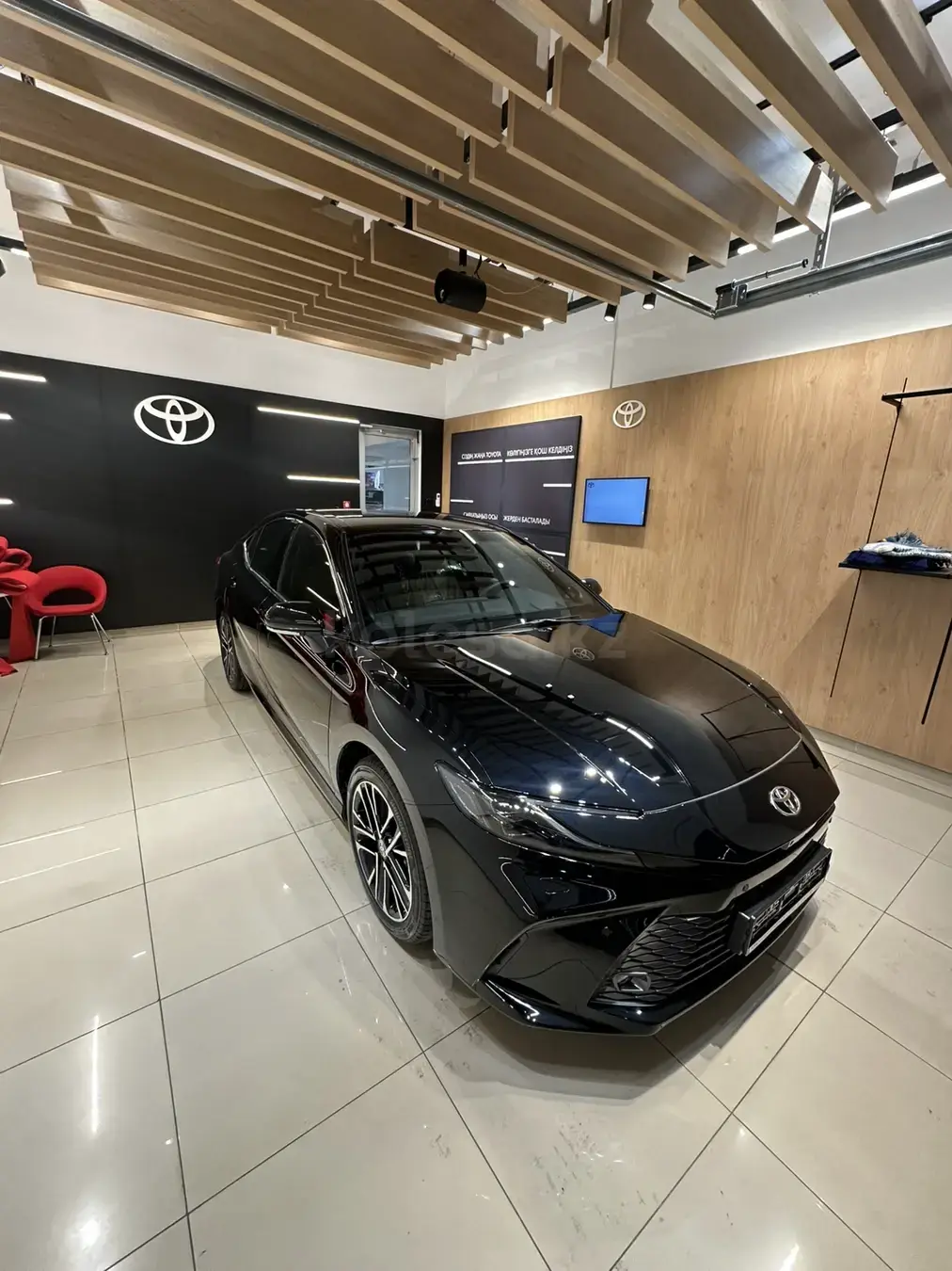 Toyota Camry 2025 — фото 1 из 5