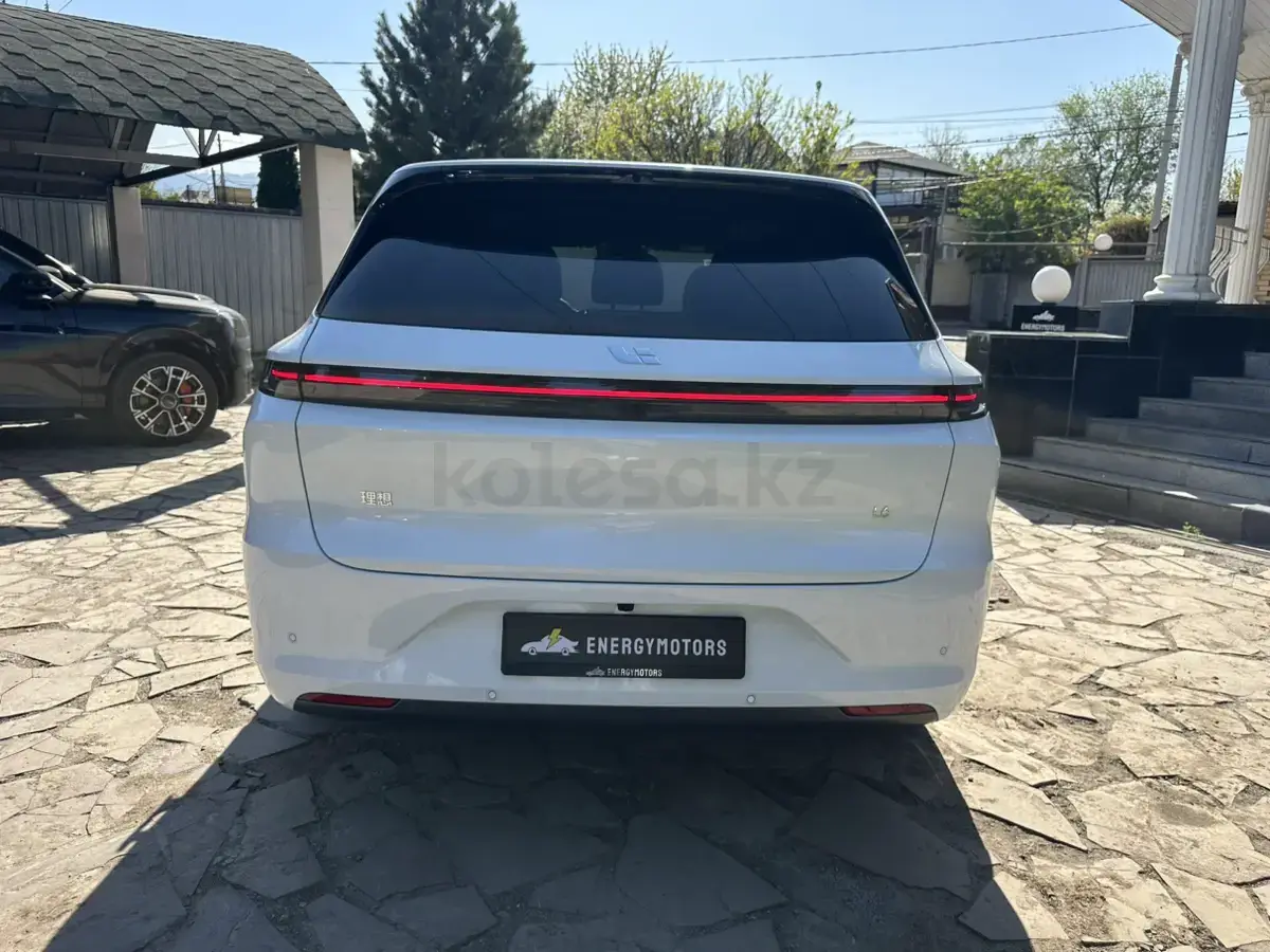 Li Auto L6 2025 — фото 1 из 5
