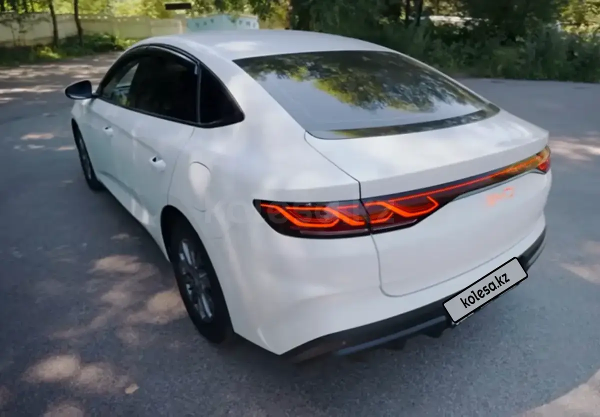 BYD Qin L DM-i 2025 — фото 1 из 5