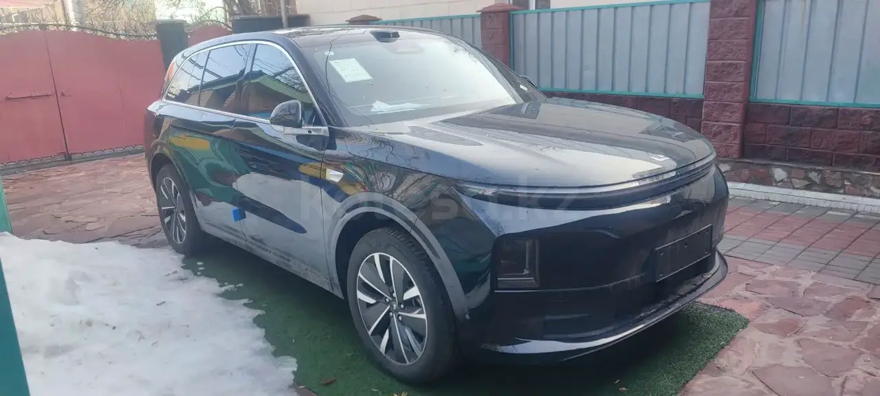 Li Auto L6 2025 — фото 1 из 2